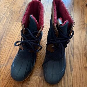 Hilfiger duck boots burgundy lined very warm only used one winter